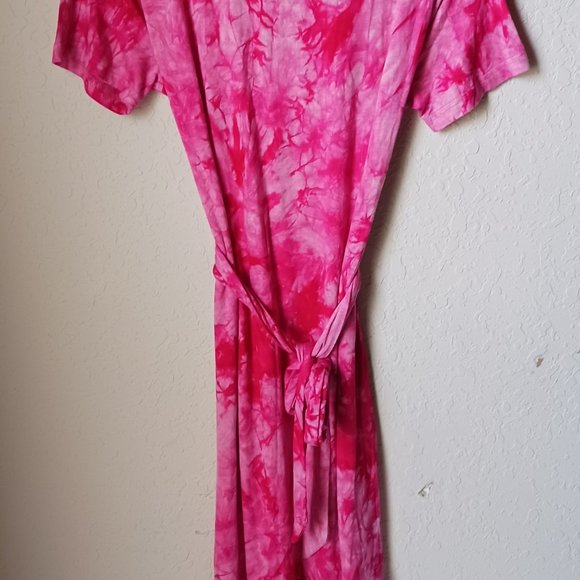 Pink and white tye dye midi length dress. Short sleeve with waist tie. - Picture 3 of 4